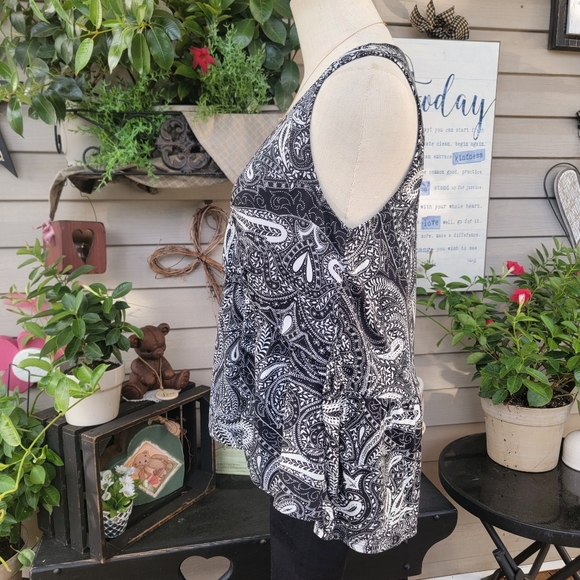 LOFT ♡ Gorgeous Black 'n White Paisley V Neck Babydoll Sleeveless Blouse XS|S/M - Picture 8 of 15